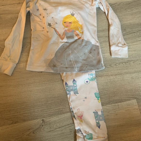 6 Pajama sets - Picture 3 of 6